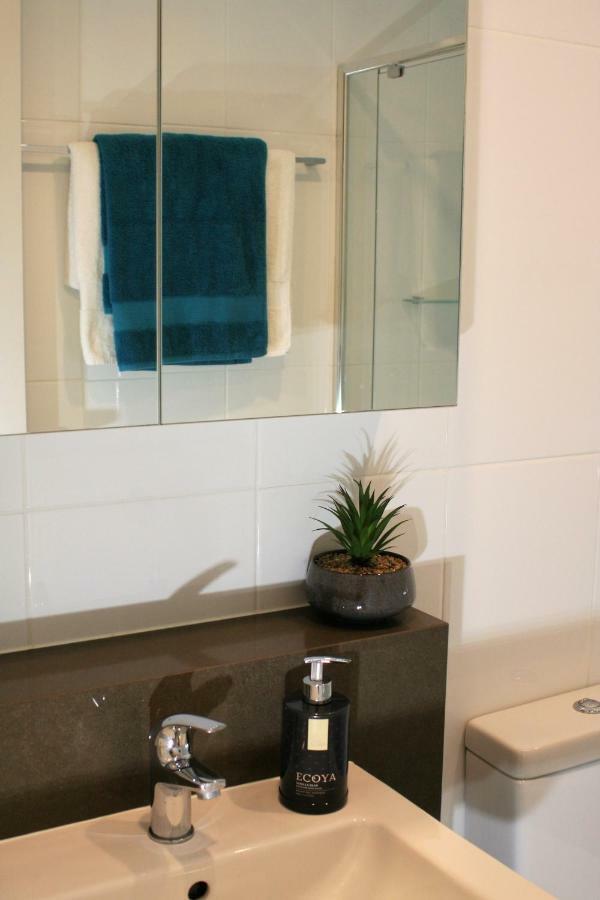 Governor Luxe 1 Bedroom Apartment In The Heart Of Barton Wifi Gym Wine Secure Parking Canberra Kingston Eksteriør billede